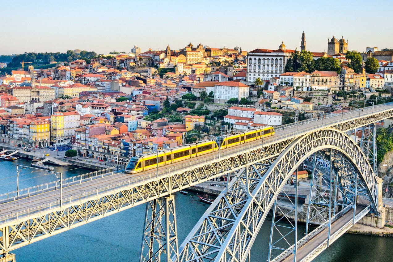 Ponte Luis I over the Douro with the historic old town